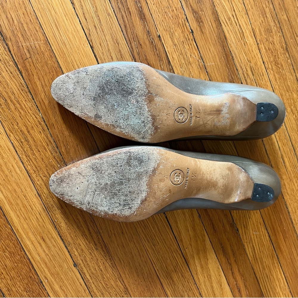 CHANEL VTG Taupe Leather Heels Logo SZ 7.5 Made in Italy NO LOWBALL OFFERS PLS - Picture 3 of 12